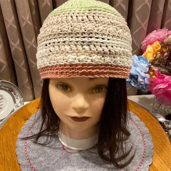 Handmade Crochet Hat/Beanie - M/L - Pretty Colors! - Picture 1 of 9